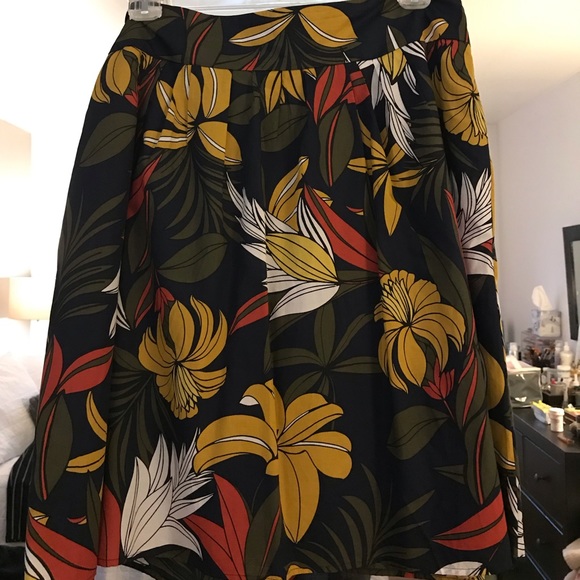 Ann Taylor Factory Dresses & Skirts - Navy blue floral spring skirt